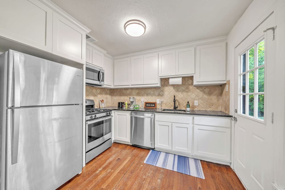 Westcliff House | Entire furnished house less than 1 mile to TCU!