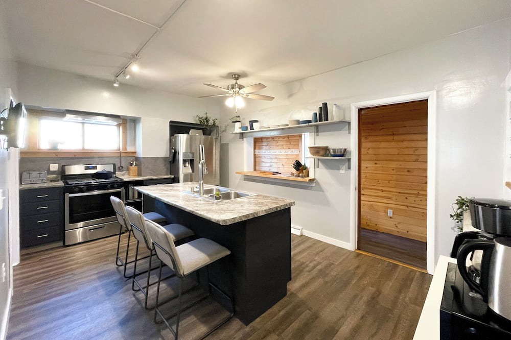 Washburn House | Up North Oasis