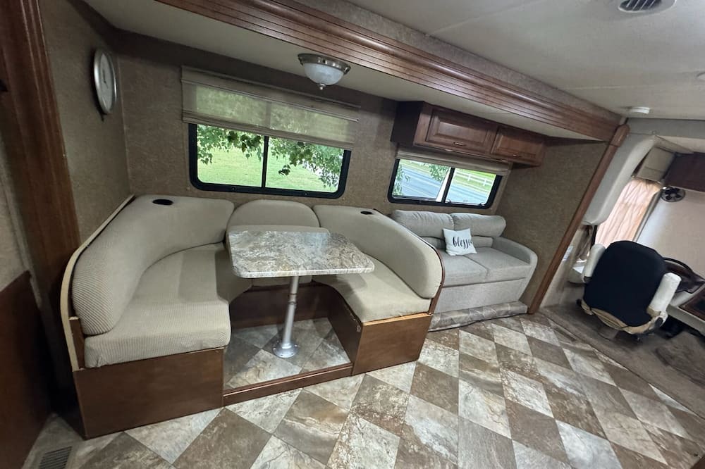 Woodbine House | Camper/RV in Woodbine, NJ