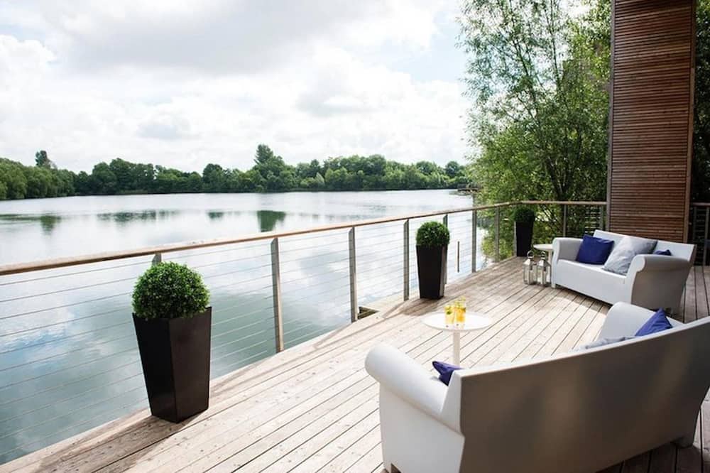 Lechlade Villa | White Willow Lodge LAK-00