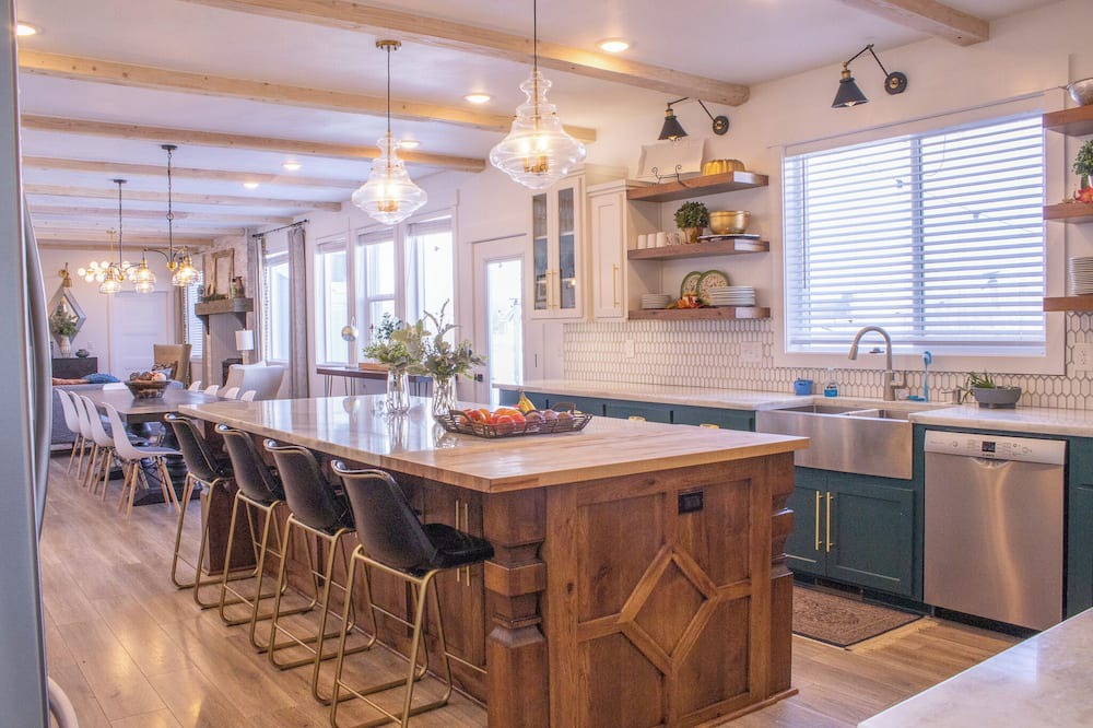 Rigby House | Spacious Country Manor