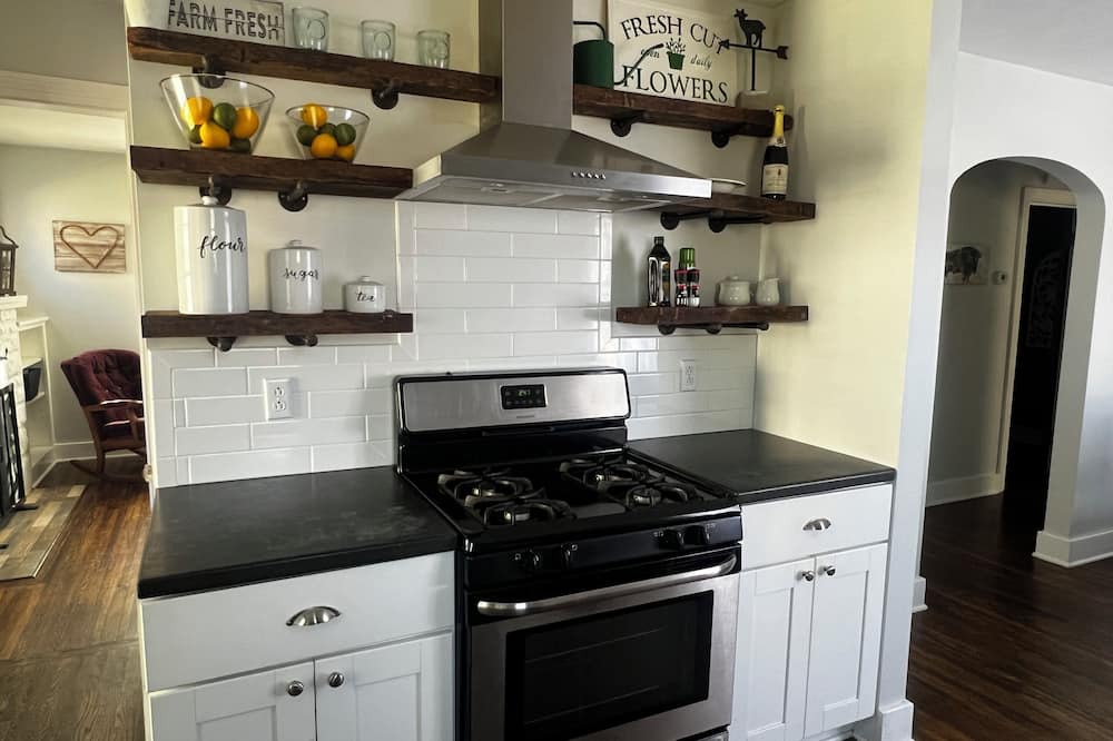 Hamburg House | Cozy Cape in the Heart of Hamburg Village