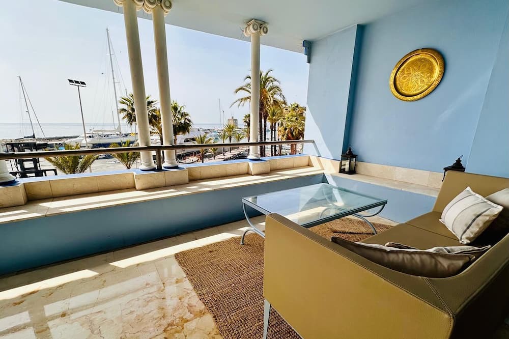 Sotogrande Apartment | Apartment 'Apartamento Puerto Sotogrande' with Sea View, Wi-Fi and Air Conditioning