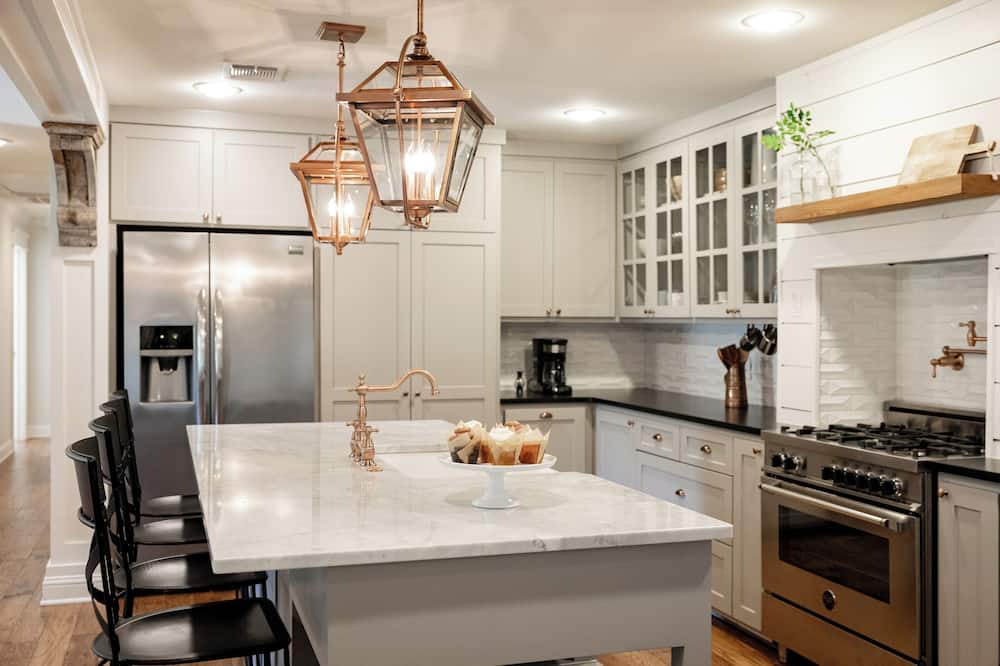 McGregor House | The Carriage House FIXER UPPER Season 3/Close to Waco