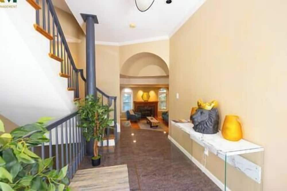 Magnolia House | Elegant Magnolia 3BR Luxury Family Retreat