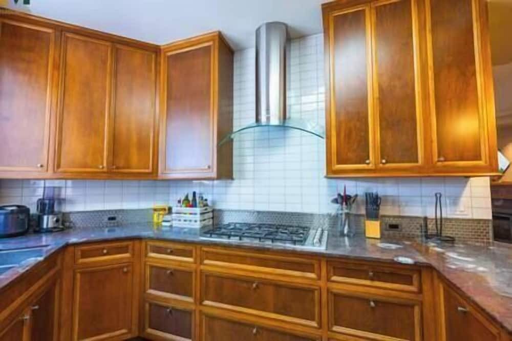 Magnolia House | Historic Elegance Charm in Central Magnolia
