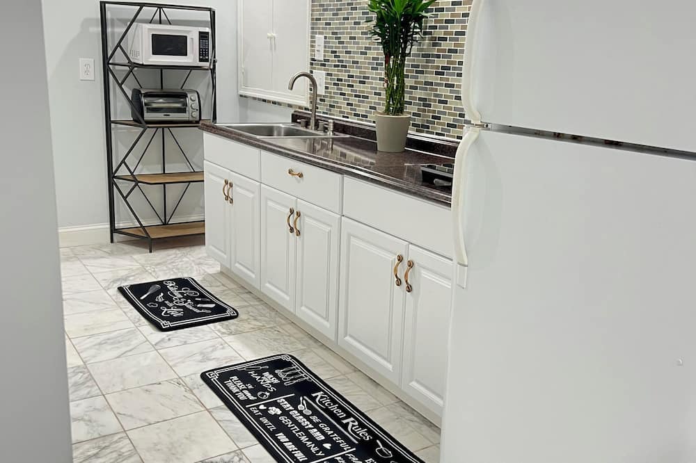 Newington Apartment | Cozy 2-bedroom Basement apartment in charming Lorton near DC