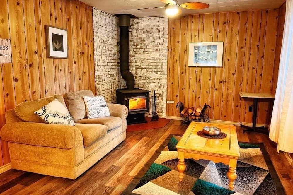 Westerose Cabin | Beautifull Cabin on over a half acre in Norris beach pigeon lake!
