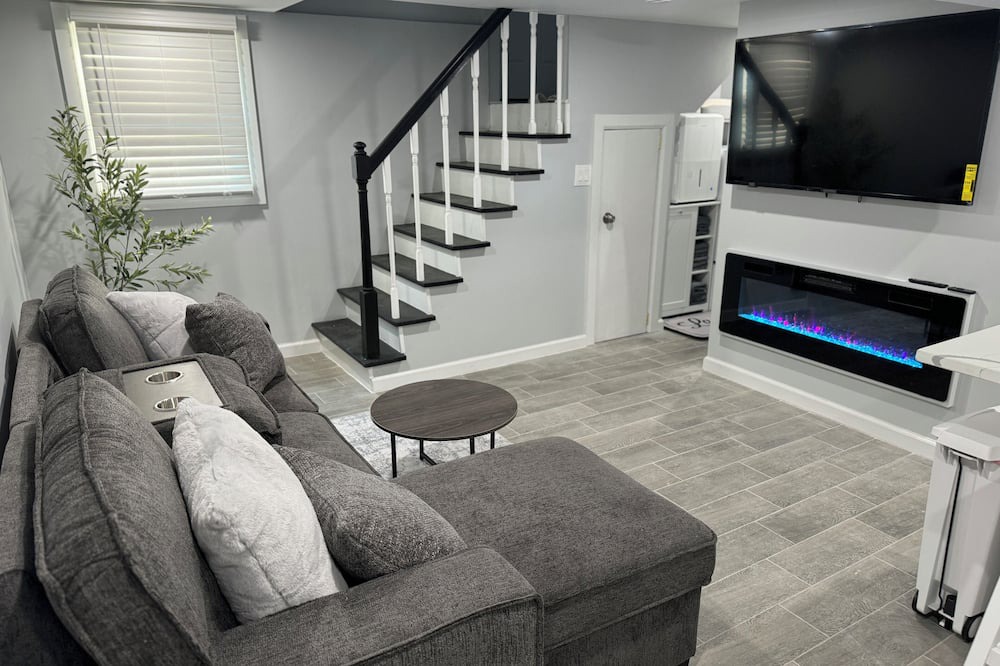 Wayne Apartment | New Fully Renovated Apartment. Cozy Retreat!