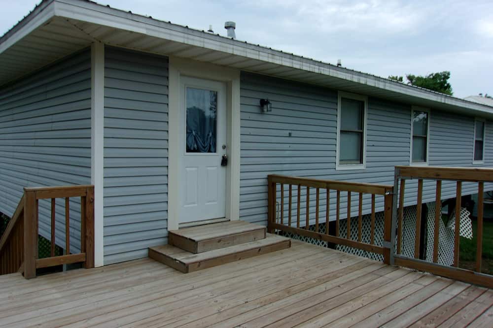 Theodore House | Shekinah Properties Charming 3-bedroom house with WiFi, in Coden on Mobile Bay