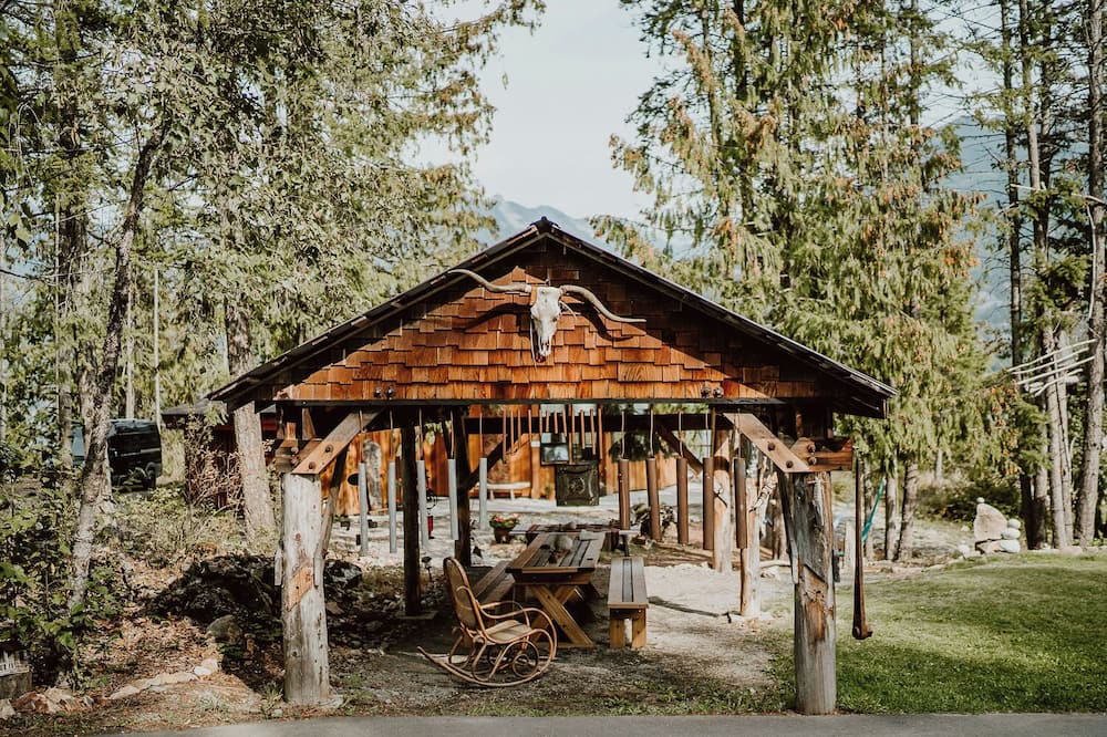 Kaslo Resort | The Sentinel – Your Destination for Soul Relaxation, Steps From Kootenay Lake!