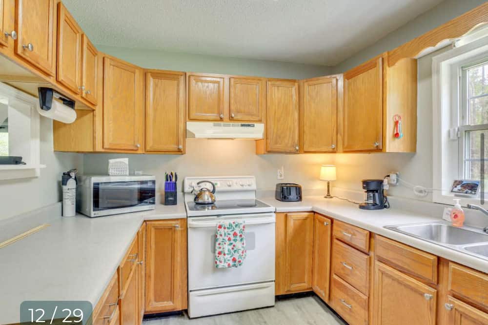 Little River House | Spacious 3 bedroom house in Little River. WiFi, AC, pool near Cherry Grove beach