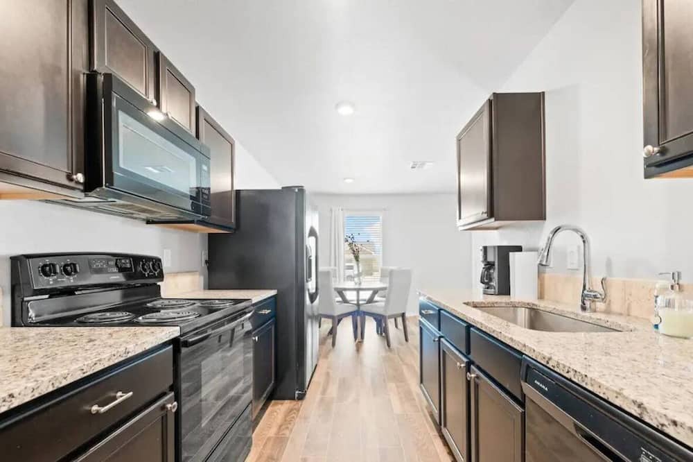 Lubbock House | Cozy Corner Retreat 3BR/2BA Short drive to TTU