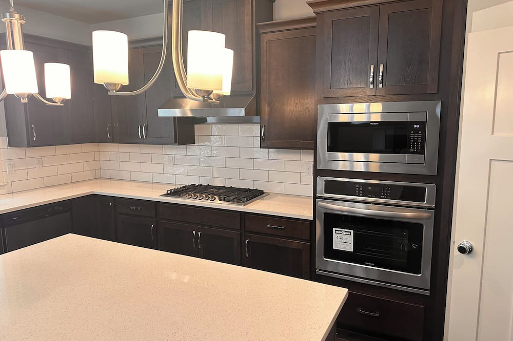 Wilkes East House | Spacious 5-bedroom house in perfect Portland with AC, WiFi, washer and dryer.