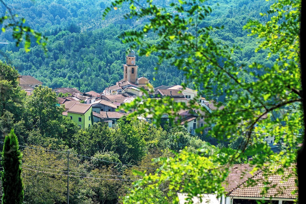 Carrodano Inferiore RV Rental | Caravan 'Starsbox Cinque Terre - Casa' with Mountain View, Private Pool and Private Garden