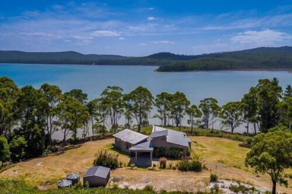 South Bruny House | Cloudy Bay Lagoon Estate ~ Architecturally designed home