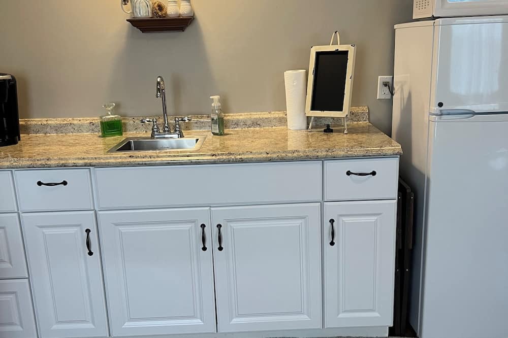 Nortonville House | Brown’s cozy bungalow with AC in charming Nortonville