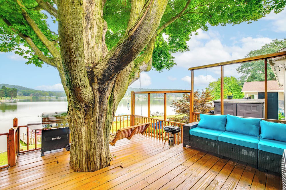 Hanoverton House | Guilford Lake Retreat w/ Dock & Kayaks!