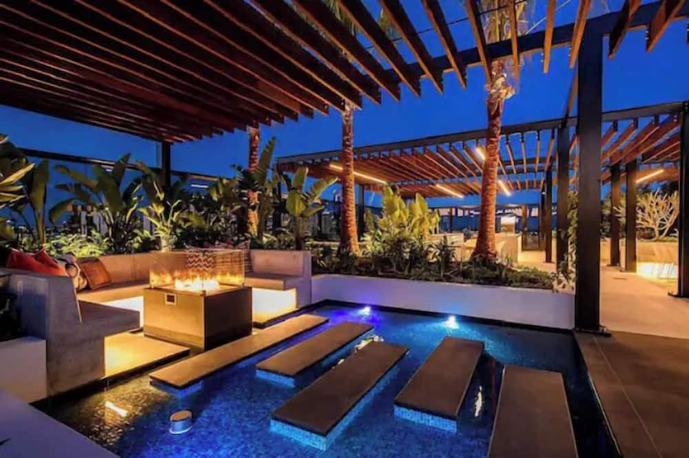 South Brisbane Apartment | Boutique & Quirky Private Residential Apartment at the heart of West End!