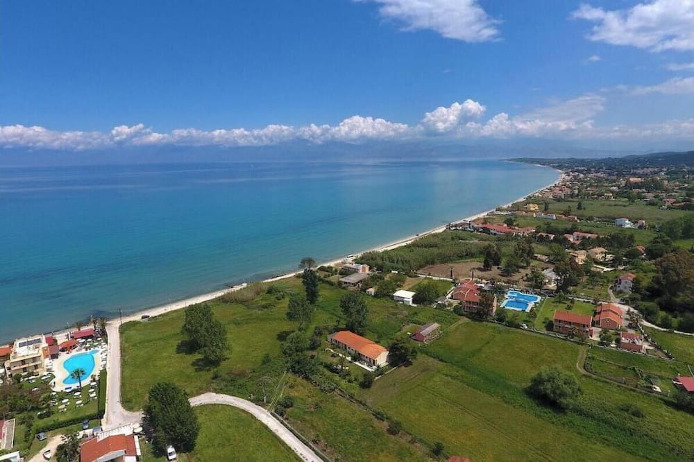 Roda Apartment | Studio Apartment 'Standard 4' with Shared Terrace, Wi-Fi and Air Conditioning