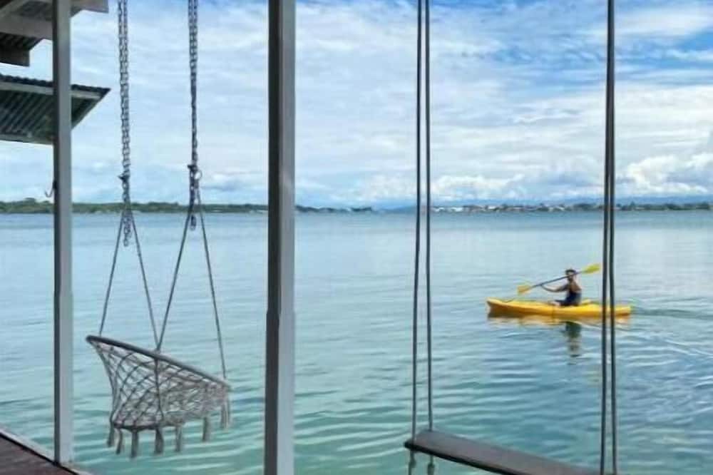 Big Creek House | Casa de Playa La Caribena- Bocas del Toro, Isla Colón, Ciudad de Panamá