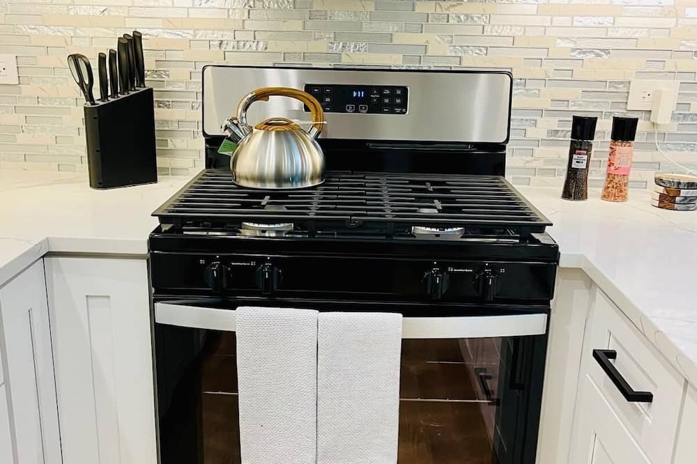 Willowbrook House | Charming 3-bedroom Cottage with AC & WiFi in Willowbrook