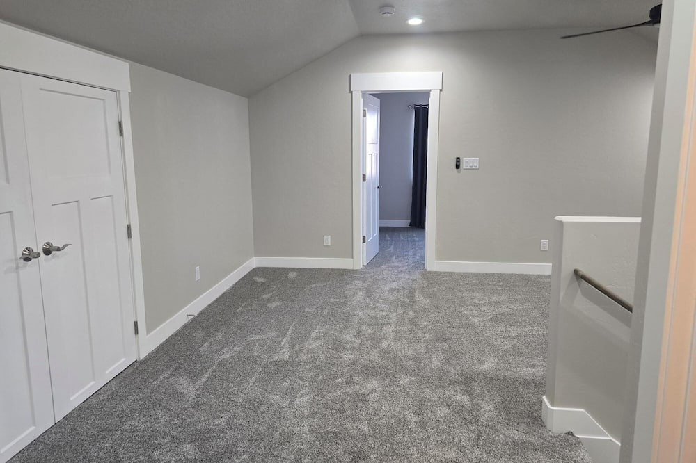Elko House | #18 5-bedroom, 3bath, 2 garage House in terrific Elko near Walmart