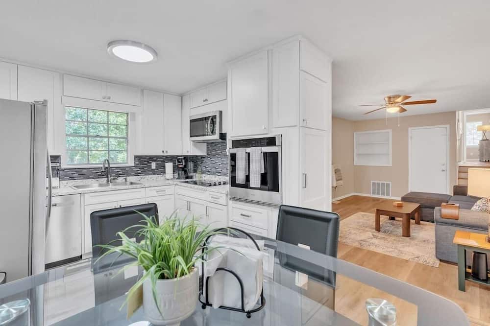 New Castle House | NEW LISTING! Monterey Retreat (3-Bedroom Home) by RedAwning