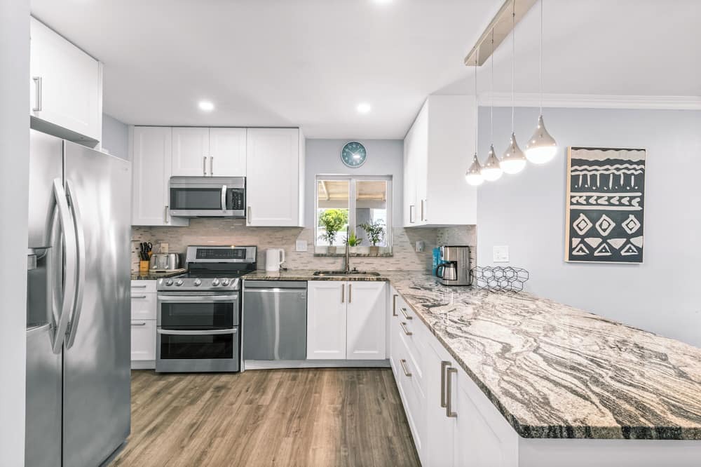 Boulevard Heights House | 4-bedroom house in a Fantastic Tropical Escape Haven in Hollywood