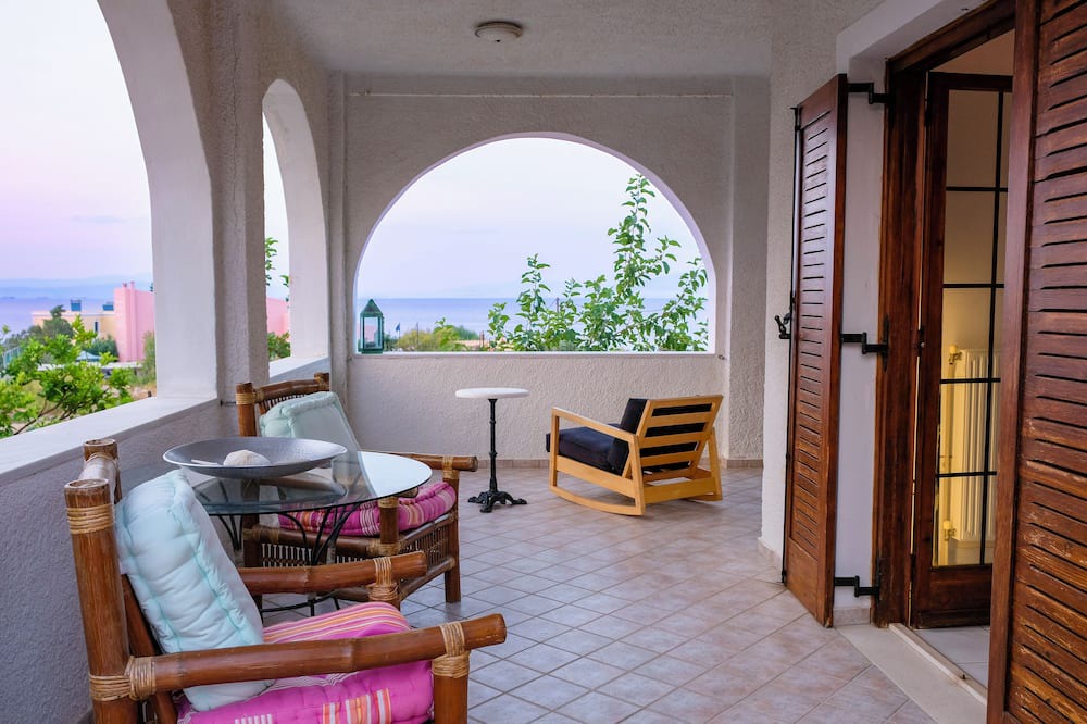 Kontos House | Spacious Holiday House with Seaview and Garden