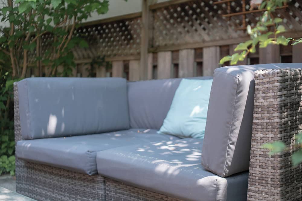 North York House | Serenity Stay - Beautiful House in Quite Wooded Area
