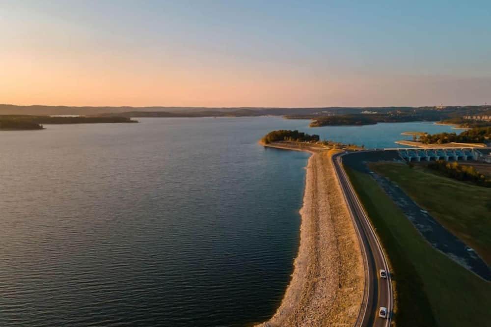Omaha Cabin | Sunsets-Table Rock Lake-Branson-Thunder Ridge