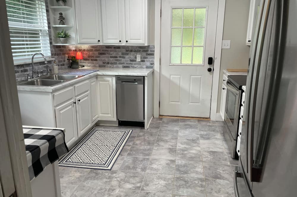 New Castle House | Cozy cottage in Birmingham with wooded yard and close to interstate.
