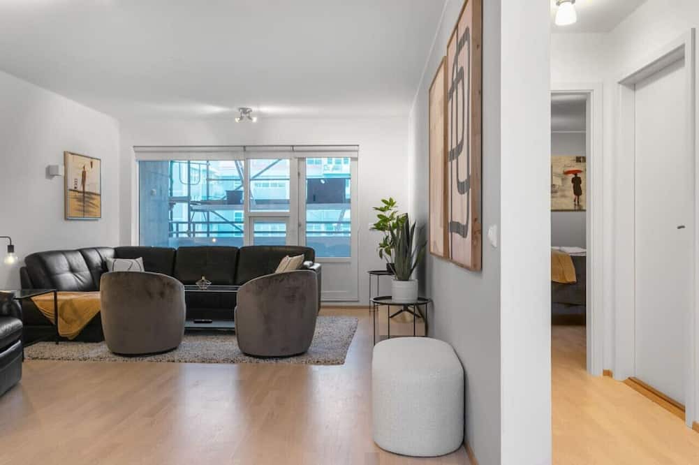 Downtown Apartment | Charming Apartment w/ Free Parking + Netflix.