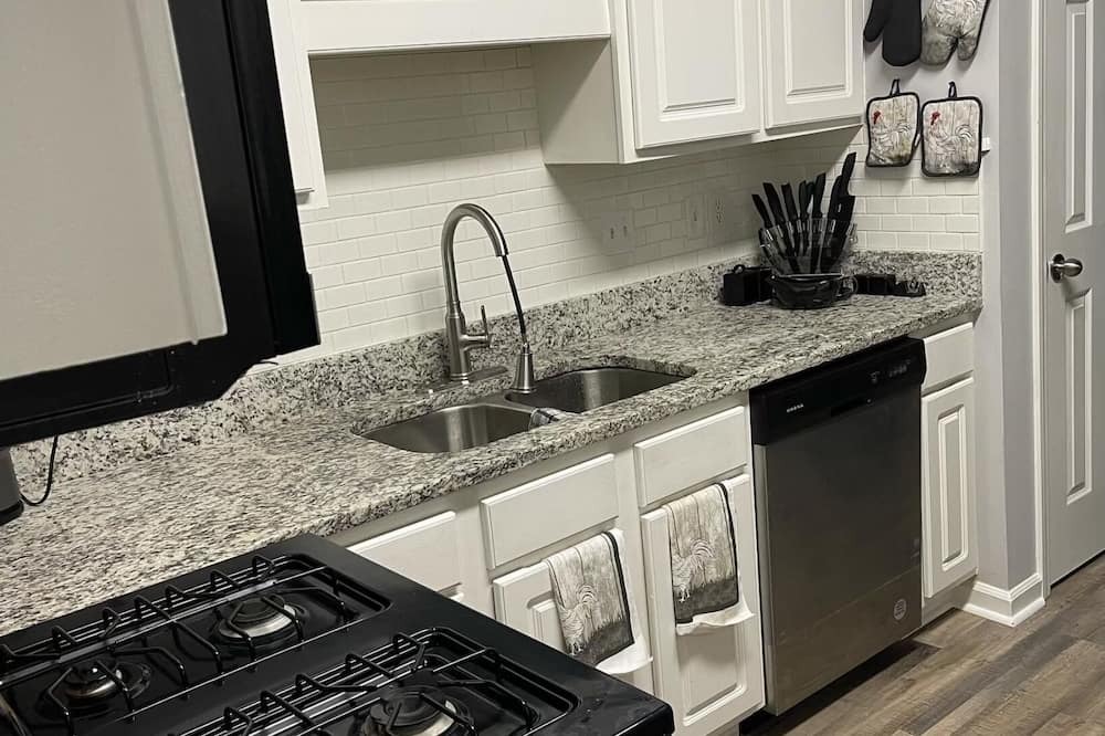 East Point House | Louis Vuitton, Versace, Jacuzzi, Dance Pole, 3 levels, 4BR 3 Full Bath