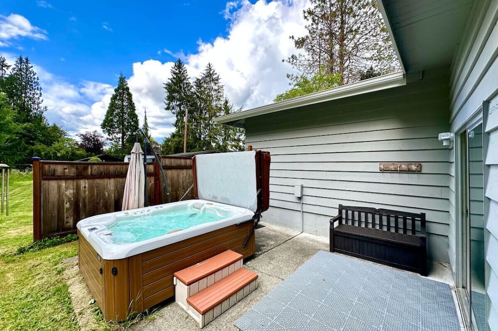 Fall City House | 7Bed | Fall City Modern Retreat | Pool | Hot Tub