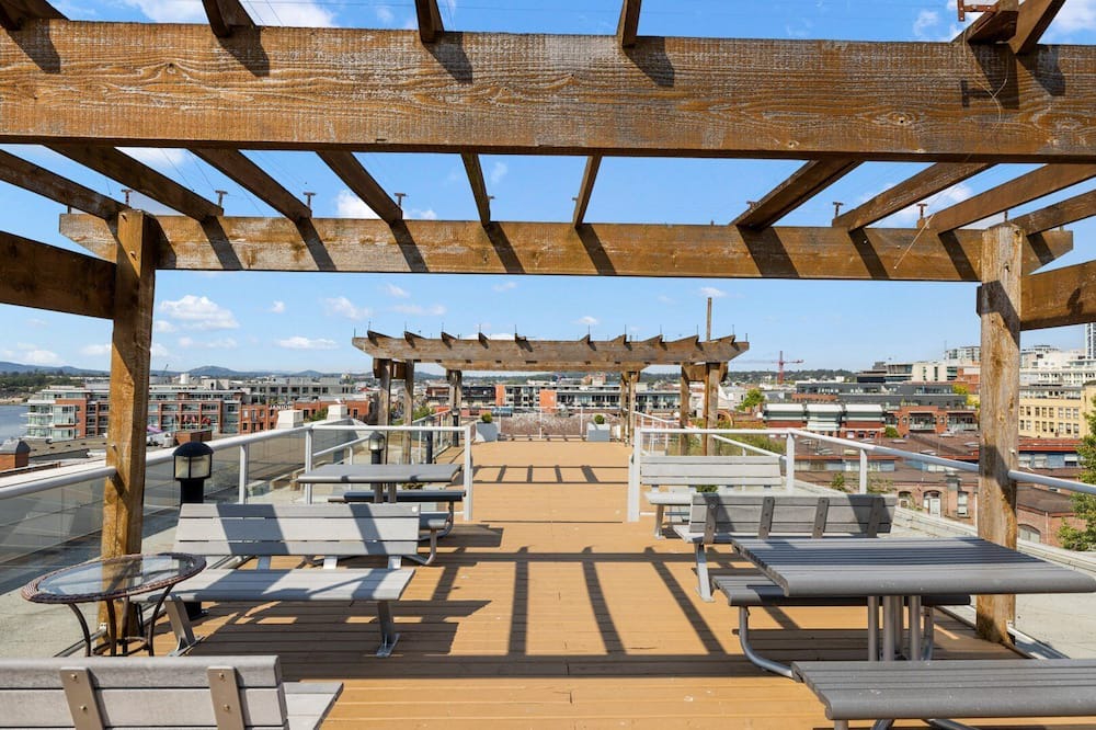 Inner Harbour Condo | Stylish Loft-Style 1Bed Apartment, Downtown Victoria