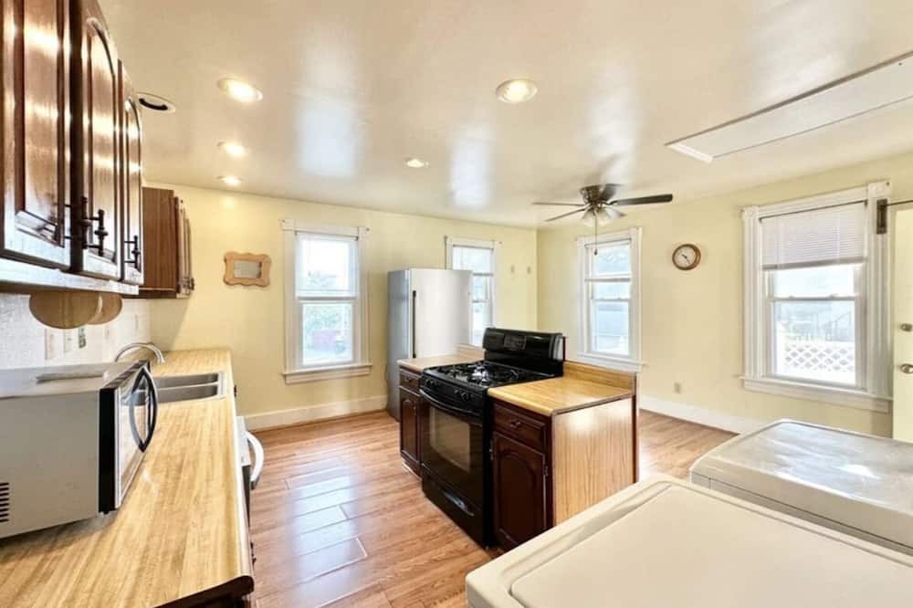 Danville House | Charming 3-bedroom townhome with AC, WiFi in enchanting Danville