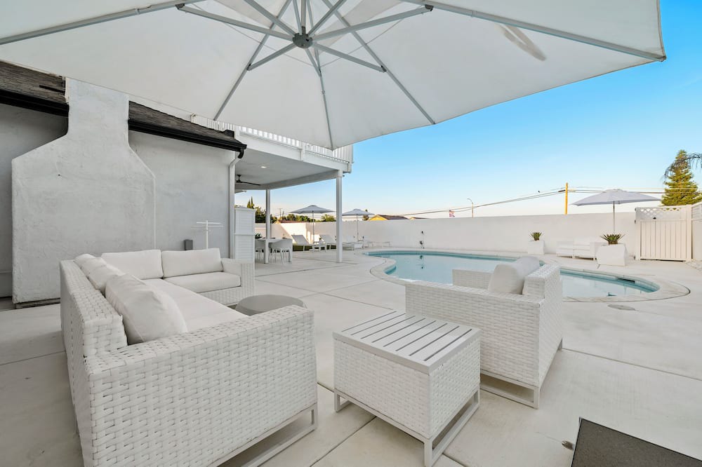 Visalia Villa | Executive Housing - Charming 4-bedroom villa with fitness room, WiFi