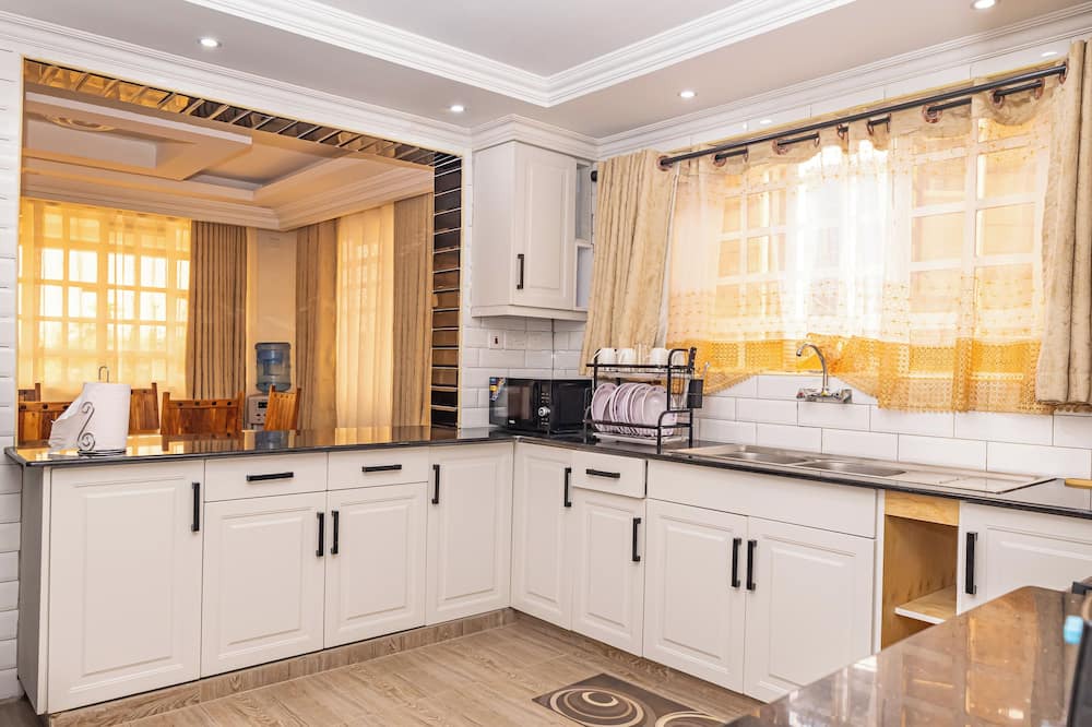 Ruiru House | Calm Haven- Cozy 4 Bedroom 4.5 bath in Gated Community