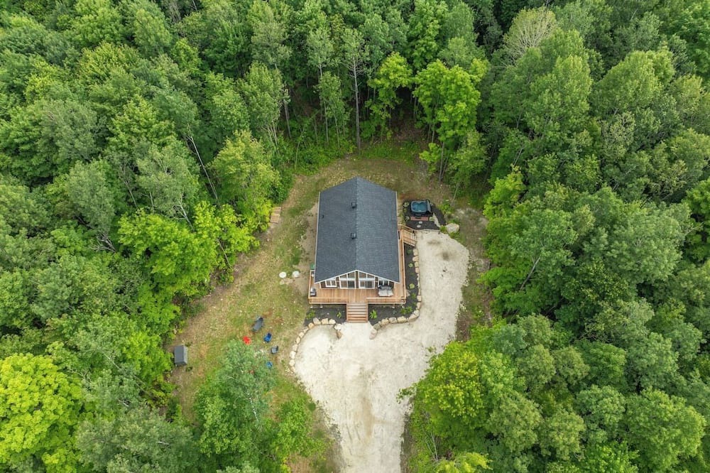 Amherst House | Chalet Serenity| Hot Tub | Lake Access |Pool Table