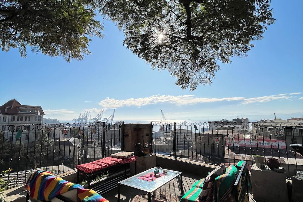 Cerro Concepcion Apartment | Enjoyable 1-bedroom apartment in Valparaíso with garden