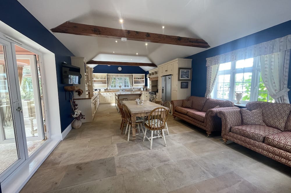 Boston House | 6 Bedroom Bungalow in Boston Lincs