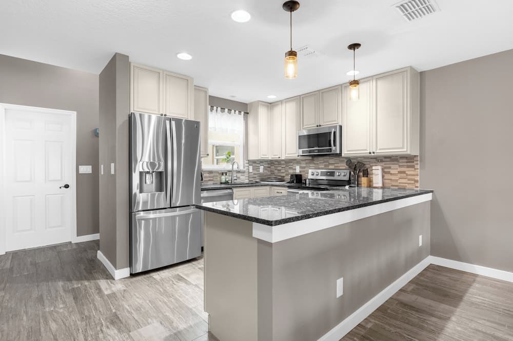 Clermont House | Lakefront, Patio 3 bedroom