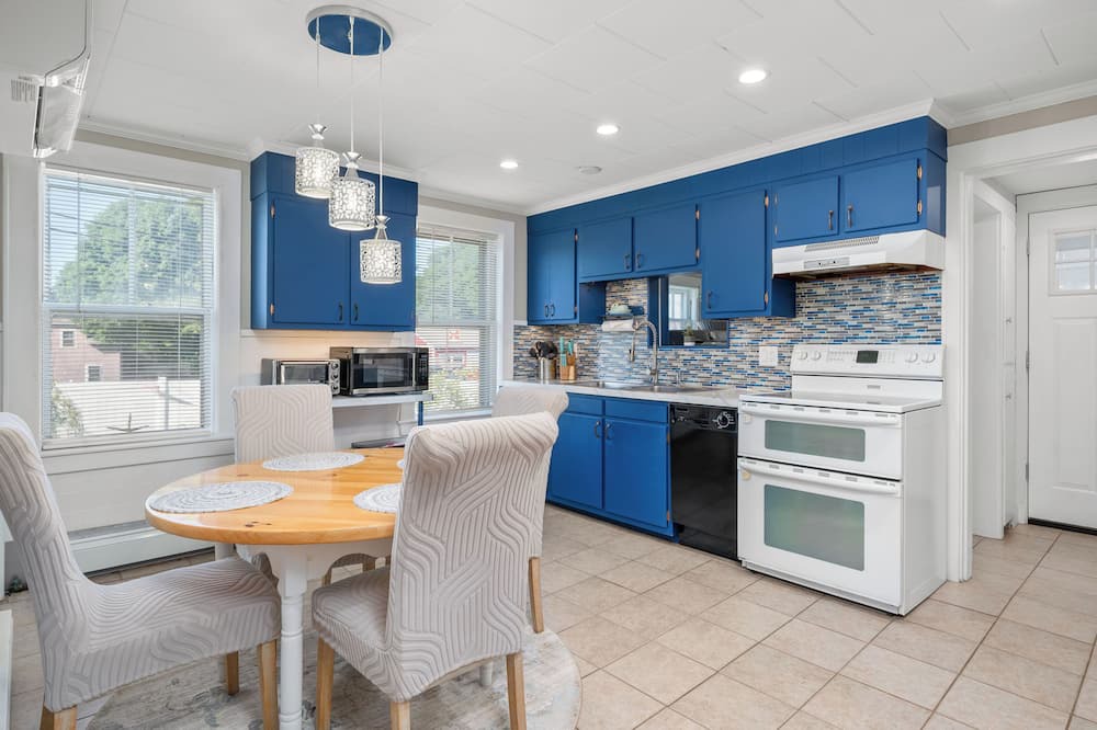 Sagamore House | Pool and Playground in Sagamore Ma