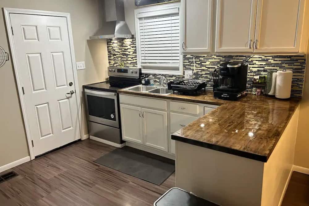McComb House | Cozy 1-bedroom house with WiFi, AC in enjoyable McComb
