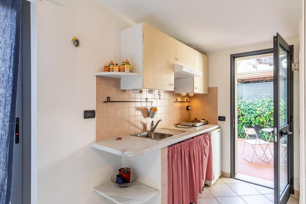 Marina di Massa Villa | Villa 'La Casa Verde' with Private Garden and Wi-Fi