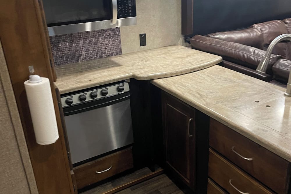 Cottondale House | Toy Hauler- 43' Camp Style in private lake area.
