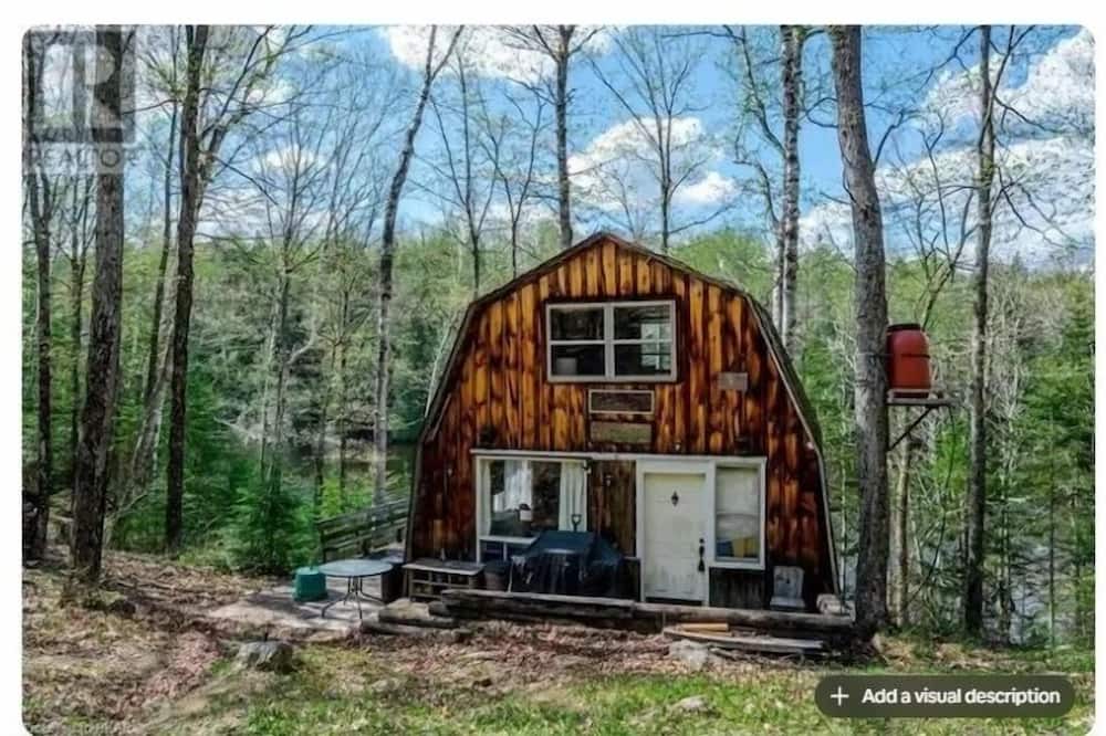 Irondale Cabin | Welcome to Glamor Rustic Retreats, your ideal getaway in Highlands East, Ontario