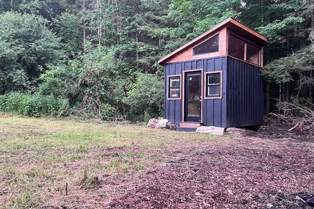 Tay Valley Cabin | Enchanting Tiny Cabin in the Woods!